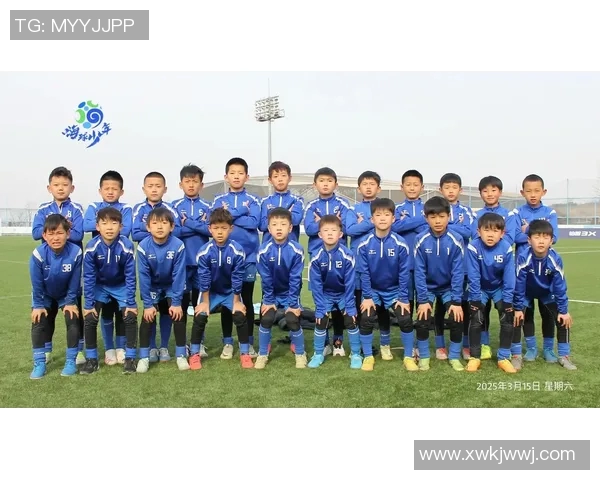 足球明星精彩瞬间双人合照高清呈现球场魅力与友谊的完美结合 足球明星精彩瞬间双人合照高清呈现球场魅力与友谊的完美结合